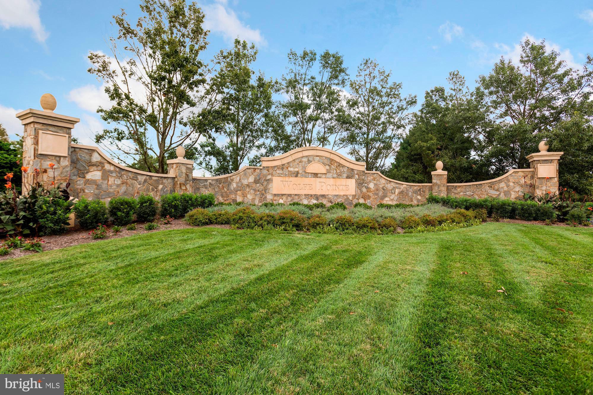 WOLFE POINTE - Residential