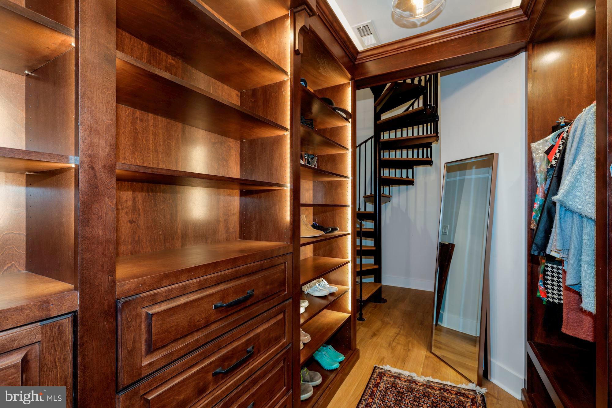 WOLFE POINTE - Residential