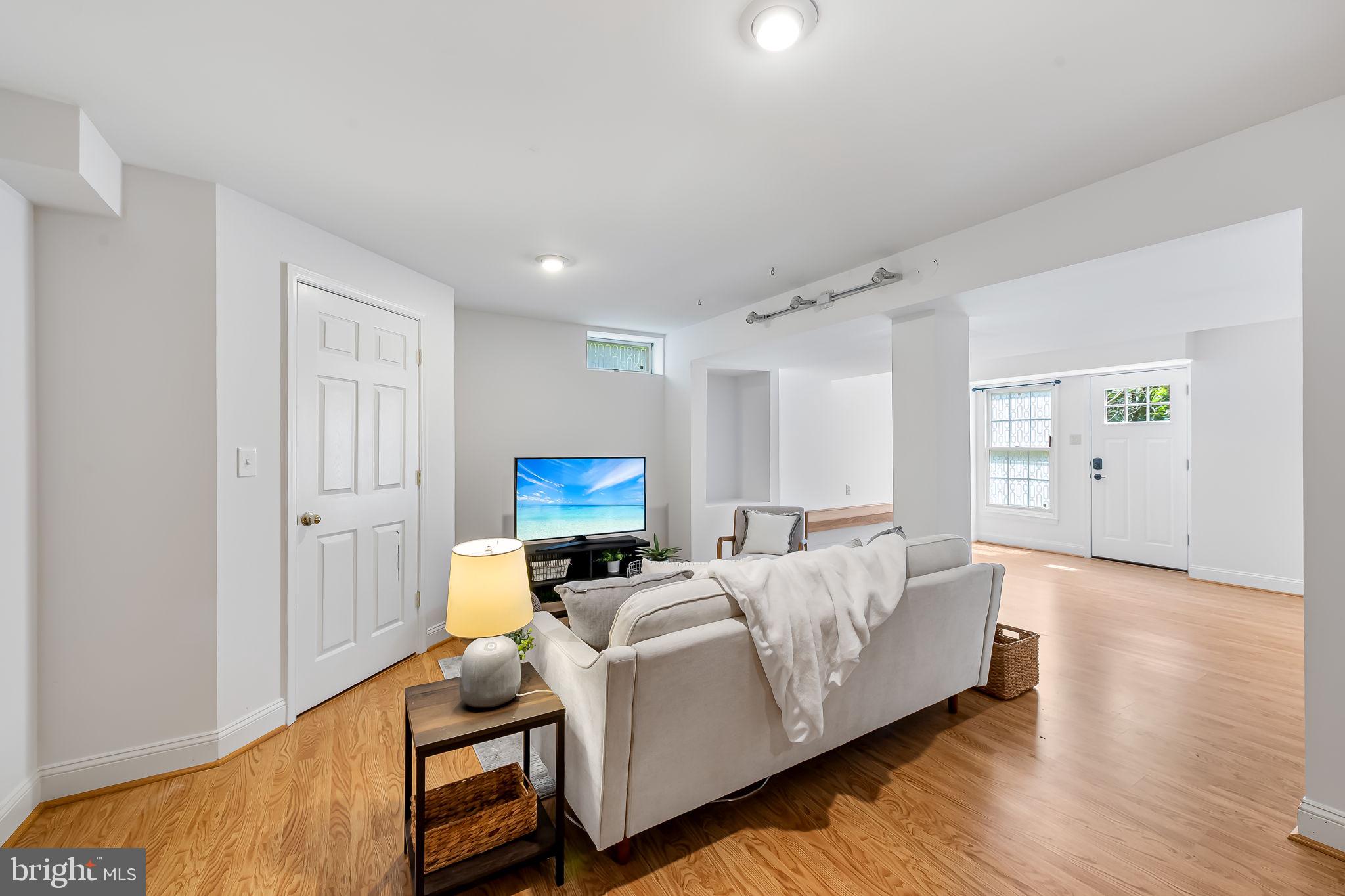 KINGS CHARTER - Residential