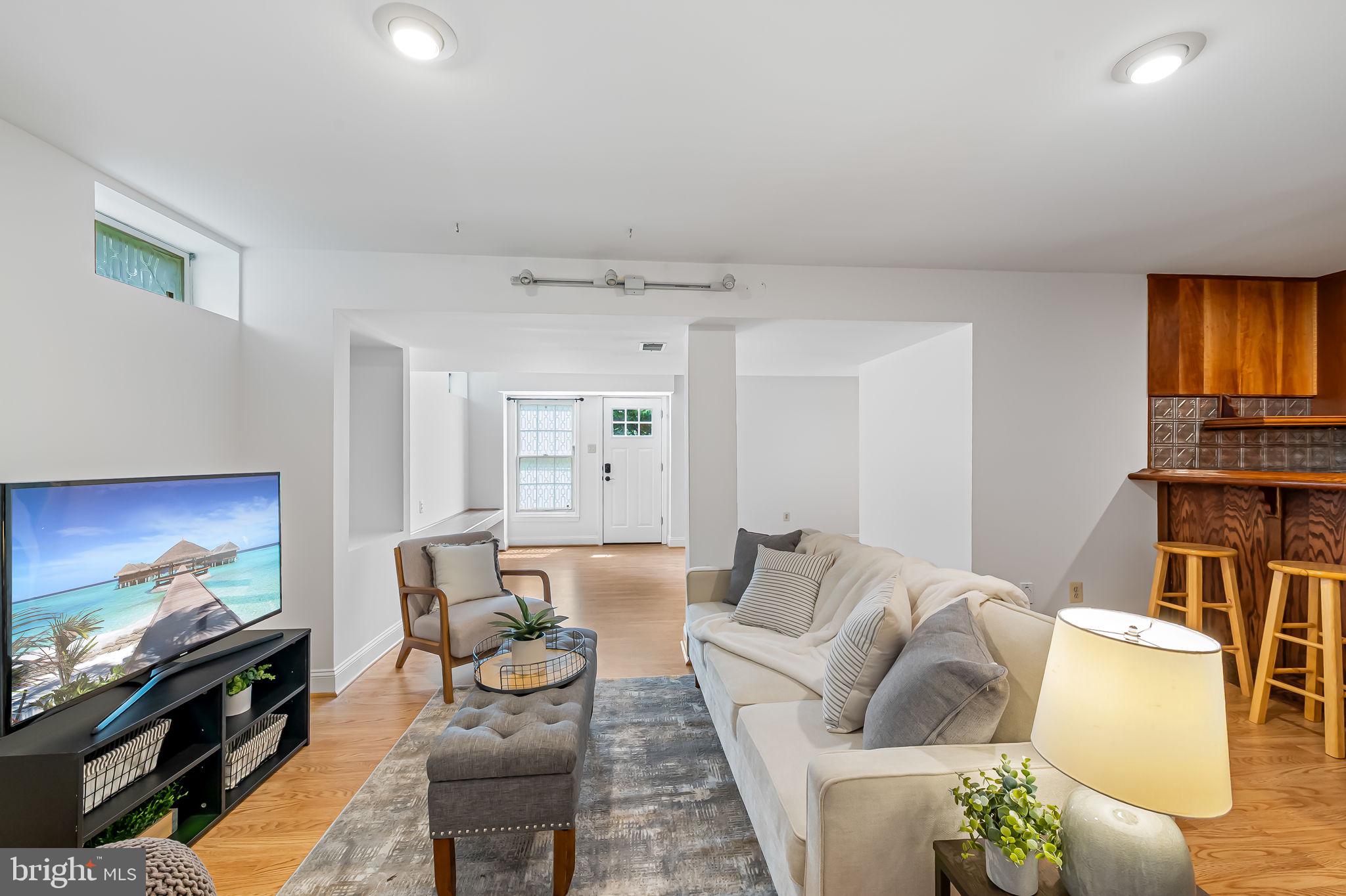 KINGS CHARTER - Residential