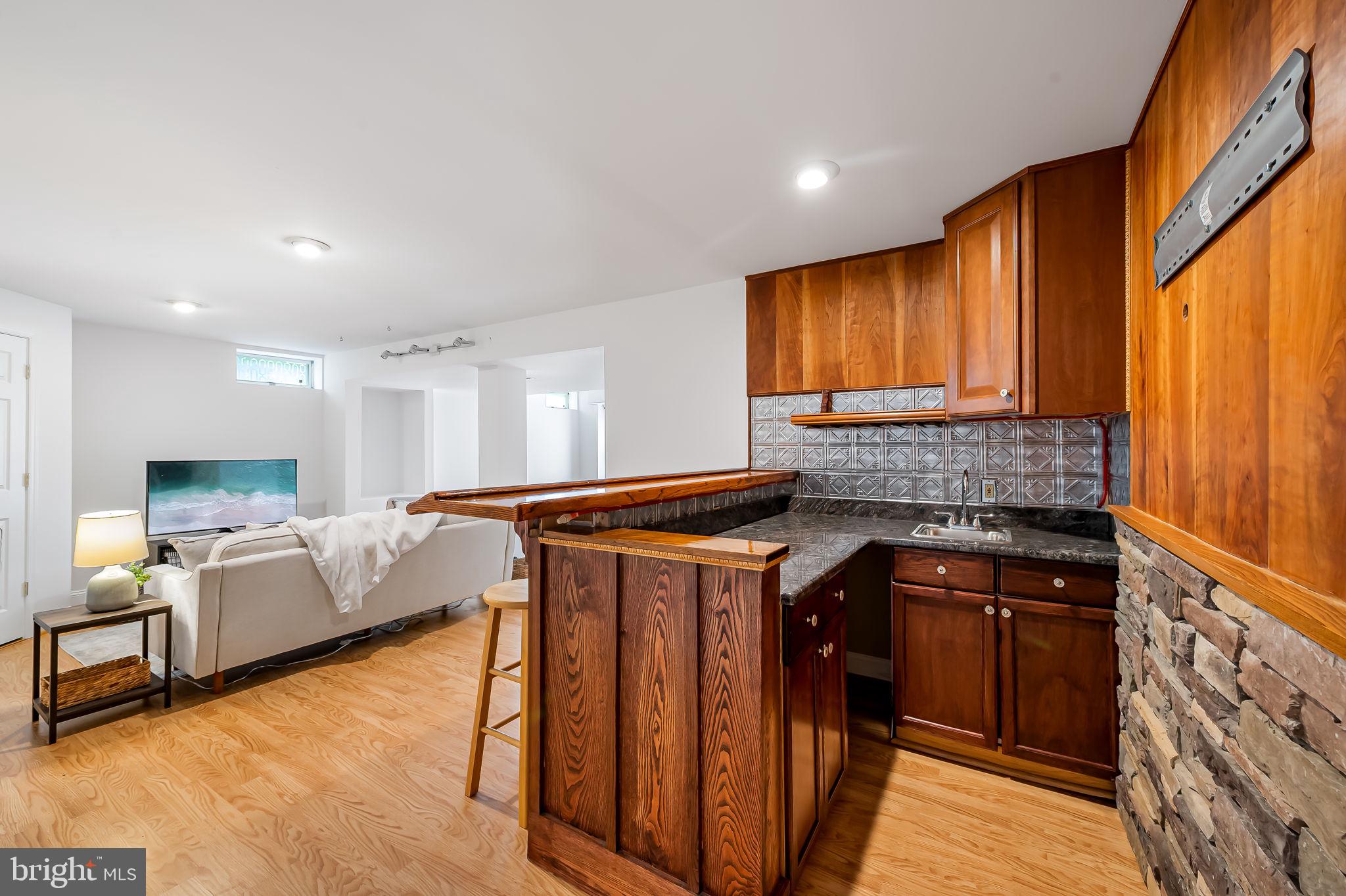 KINGS CHARTER - Residential