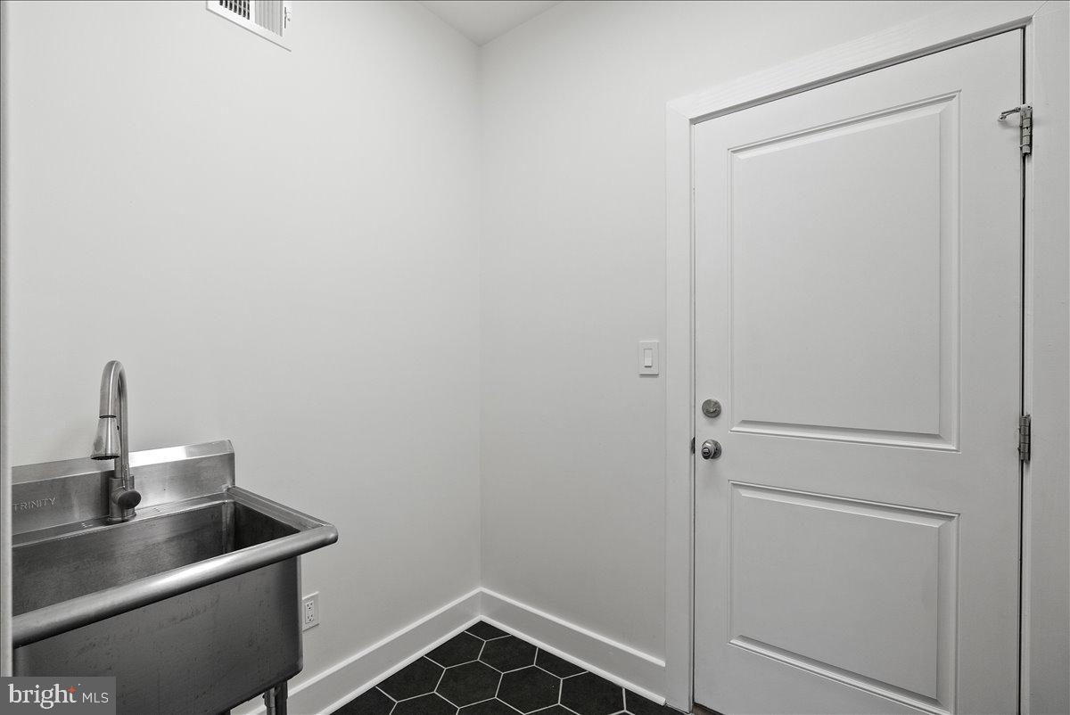 CHESTNUT HILL - Residential Lease