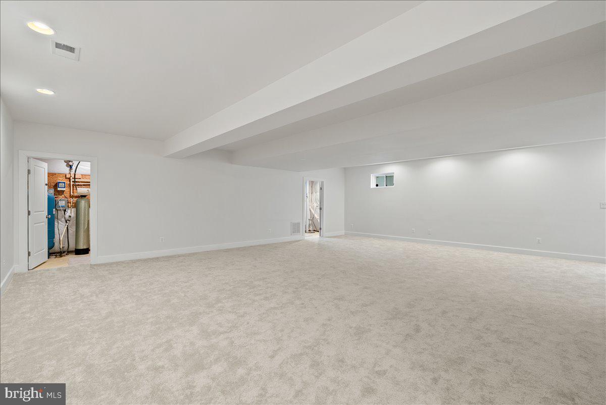 CHESTNUT HILL - Residential Lease