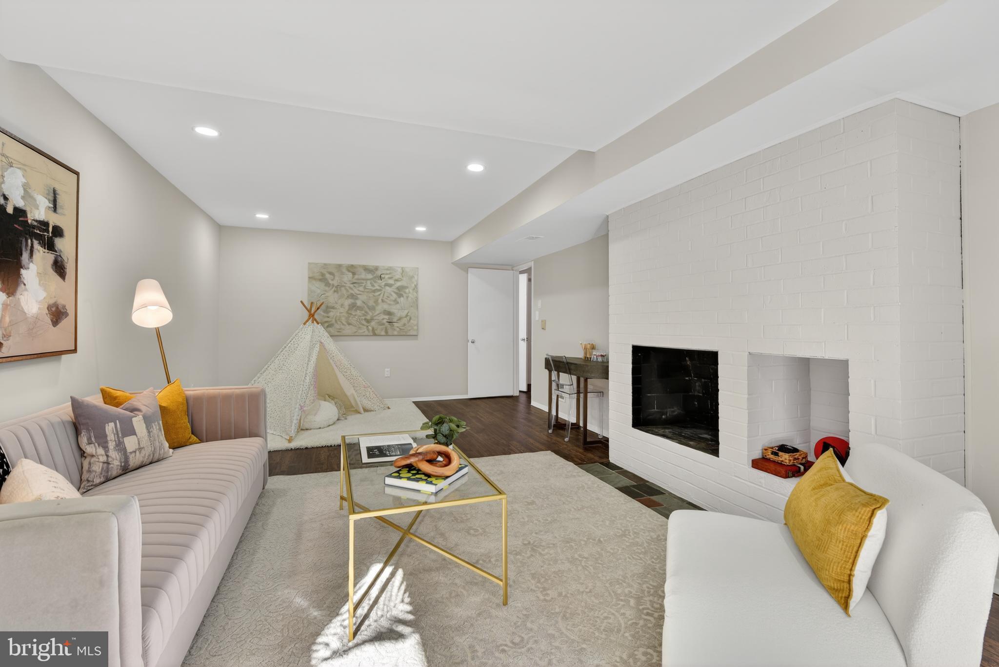 RESTON - Residential