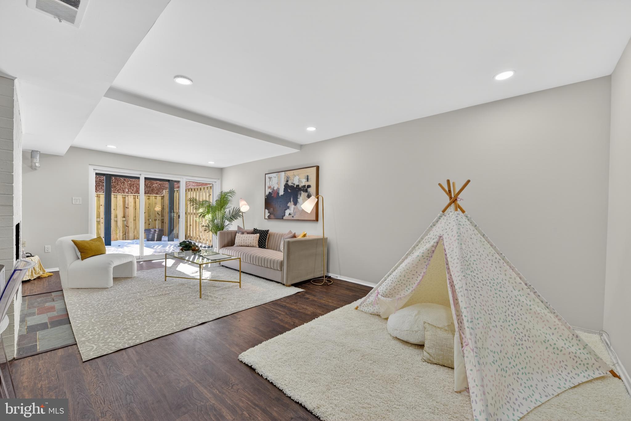 RESTON - Residential