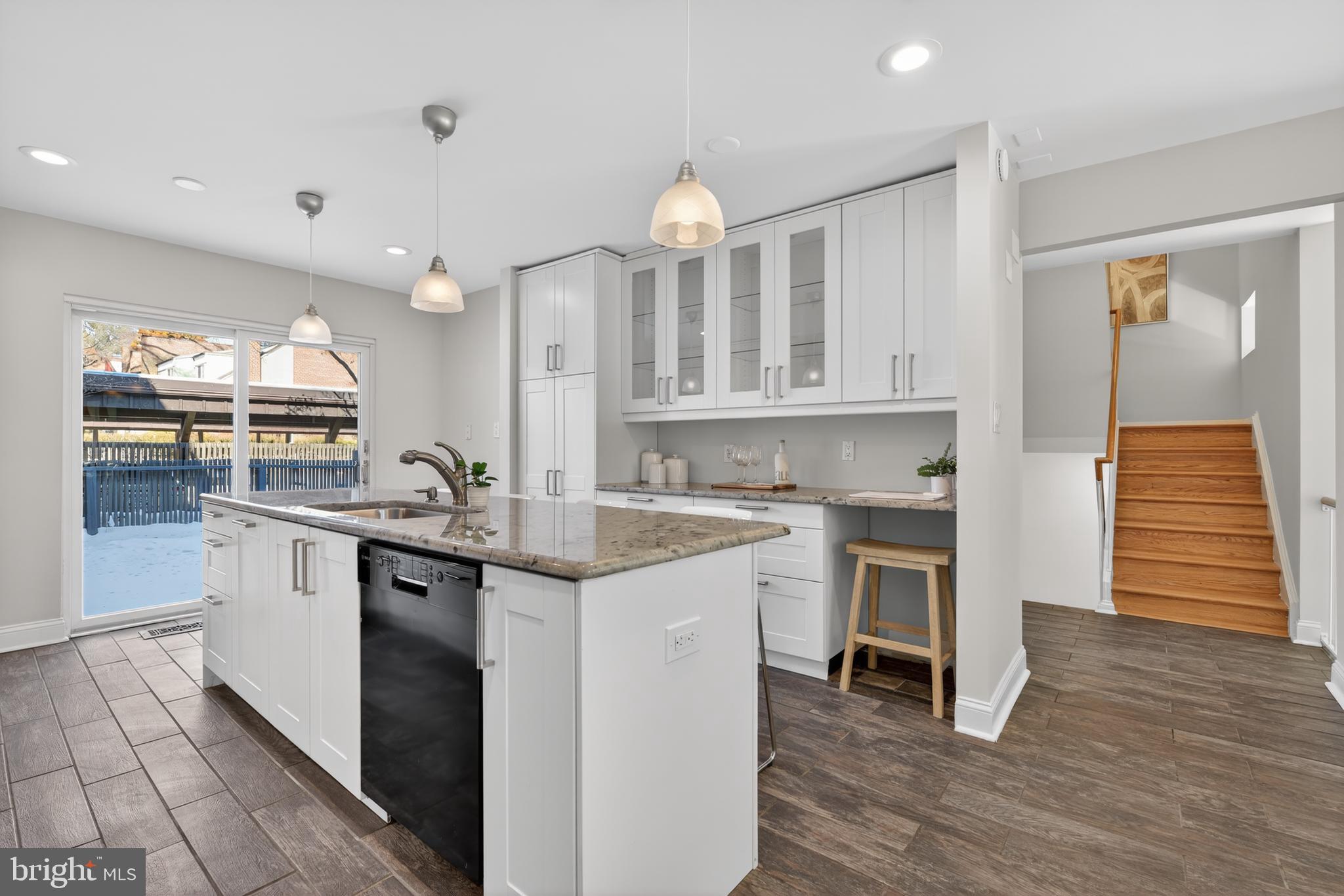 RESTON - Residential