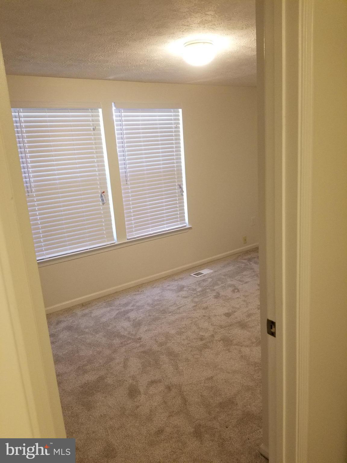 GLEN OAKS - Residential Lease