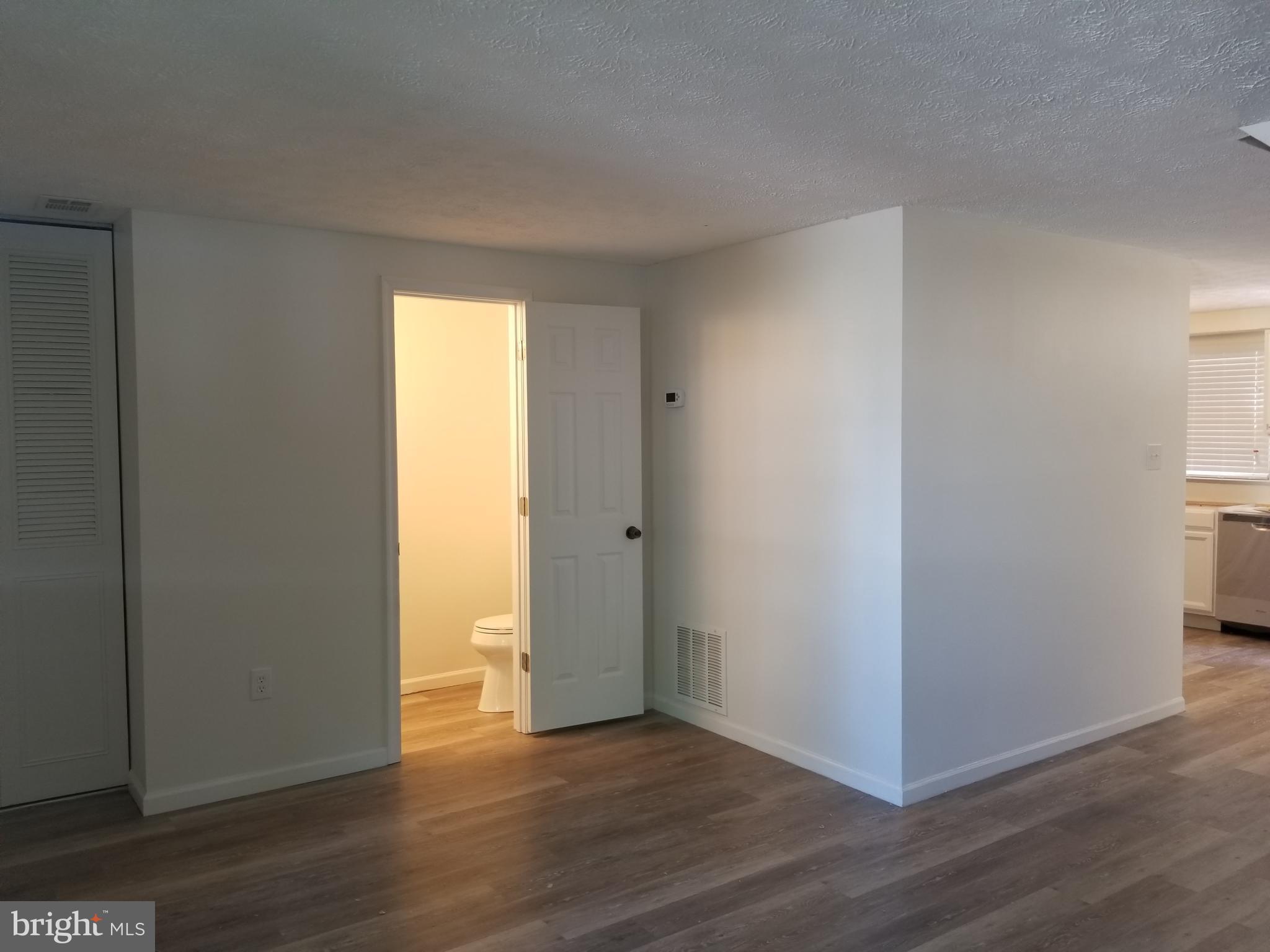 GLEN OAKS - Residential Lease