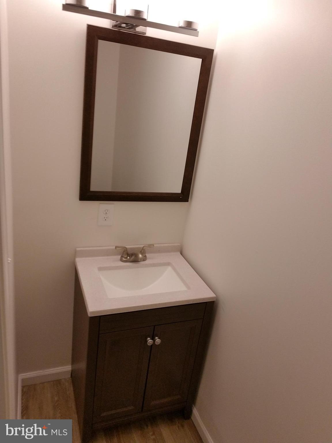 GLEN OAKS - Residential Lease