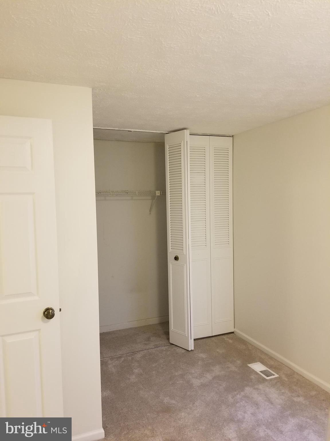 GLEN OAKS - Residential Lease