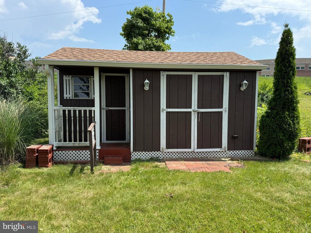 Photo of 435 Frederick Drive, DALLASTOWN, PA 17313 (MLS # PAYK2084990)