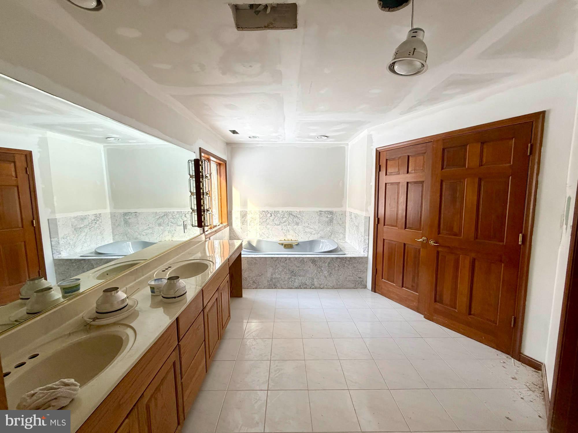 MILLERSVILLE - Residential