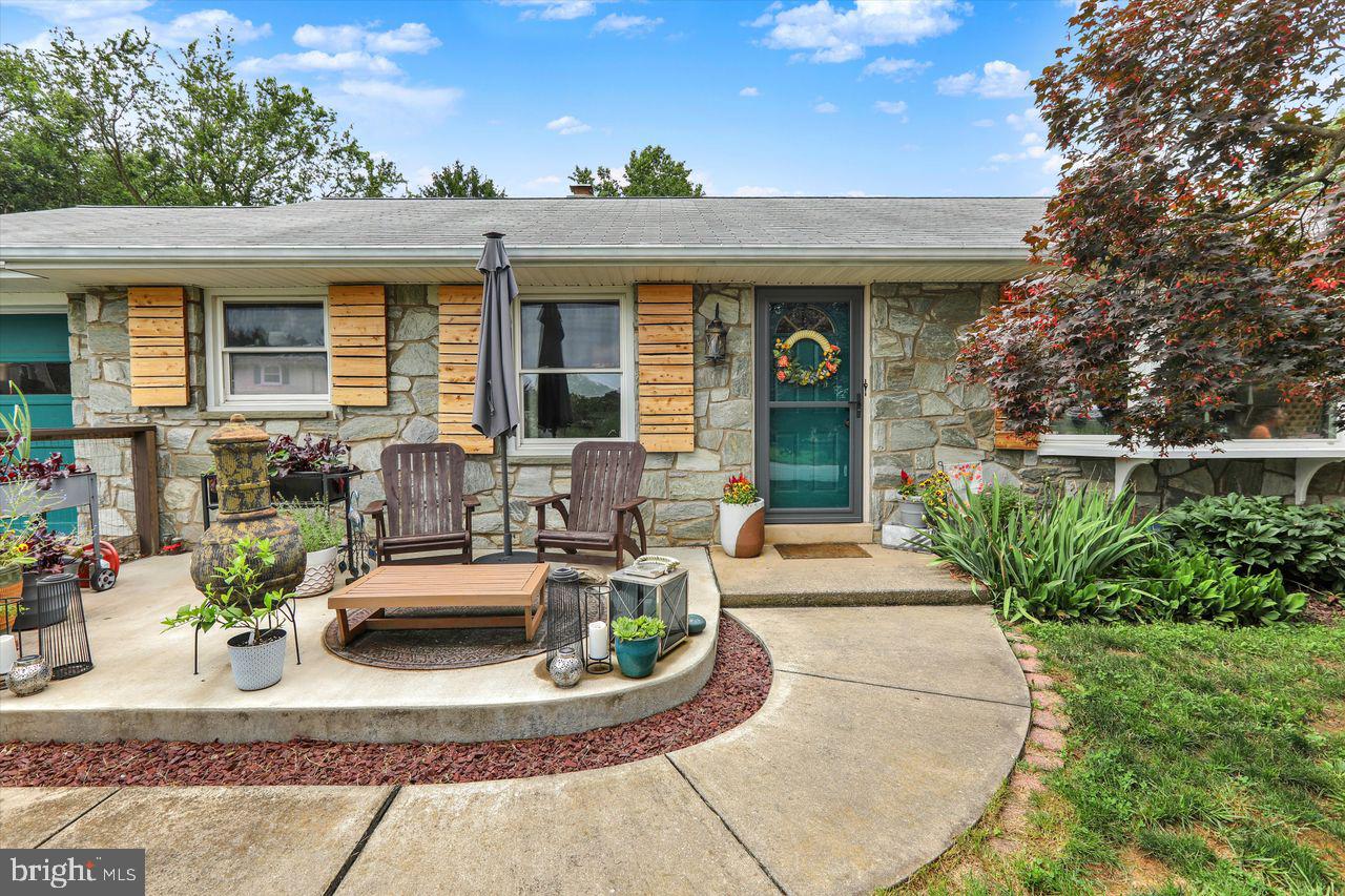827 DARBY LANE