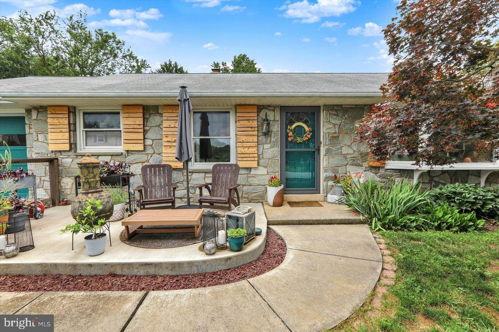 Photo of 827 Darby Lane, LANCASTER, PA 17601 (MLS # PALA2073136)