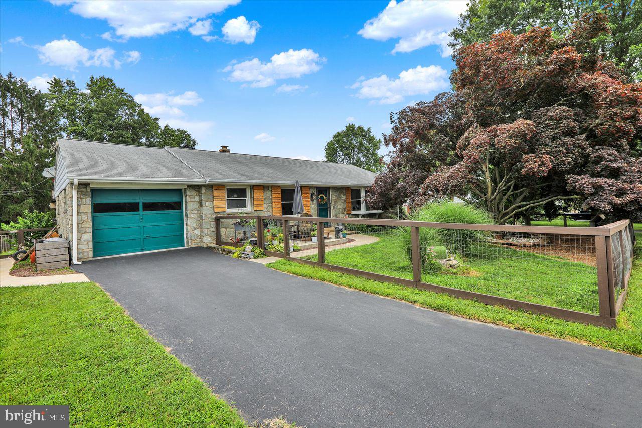 827 DARBY LANE