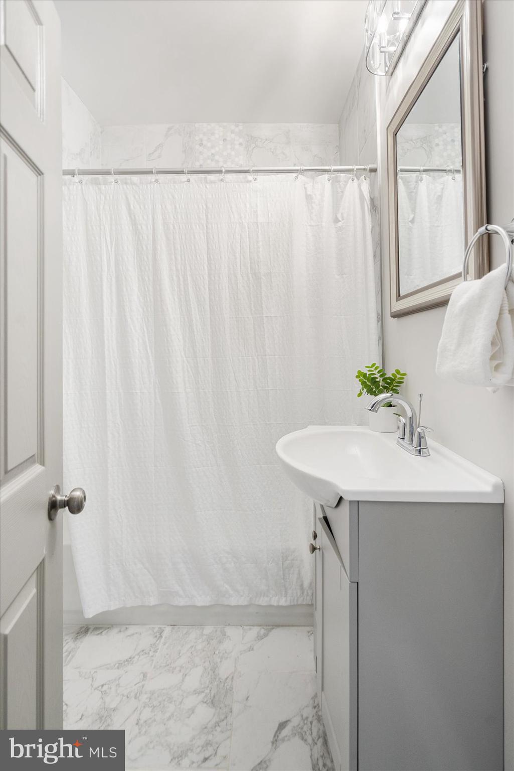 MONDAWMIN - Residential