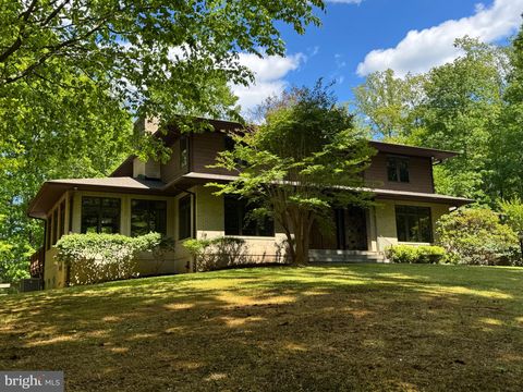 Photo of 7974 Pinnacle Ridge Drive, MANASSAS, VA 20112 (MLS # VAPW2118676)