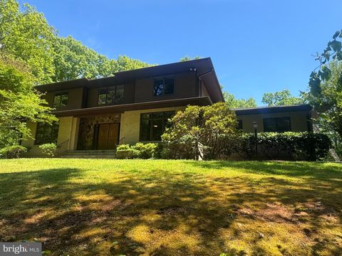 Photo of 7974 Pinnacle Ridge Drive, MANASSAS, VA 20112 (MLS # VAPW2118676)