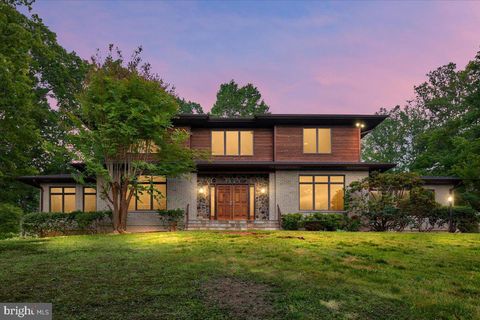 Photo of 7974 Pinnacle Ridge Drive, MANASSAS, VA 20112 (MLS # VAPW2118676)