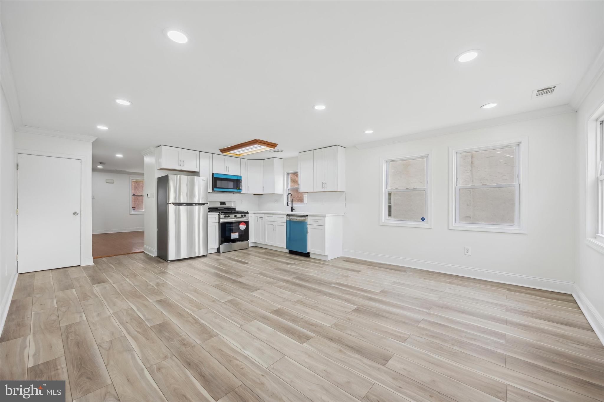 CLIFTON HEIGHTS - Residential