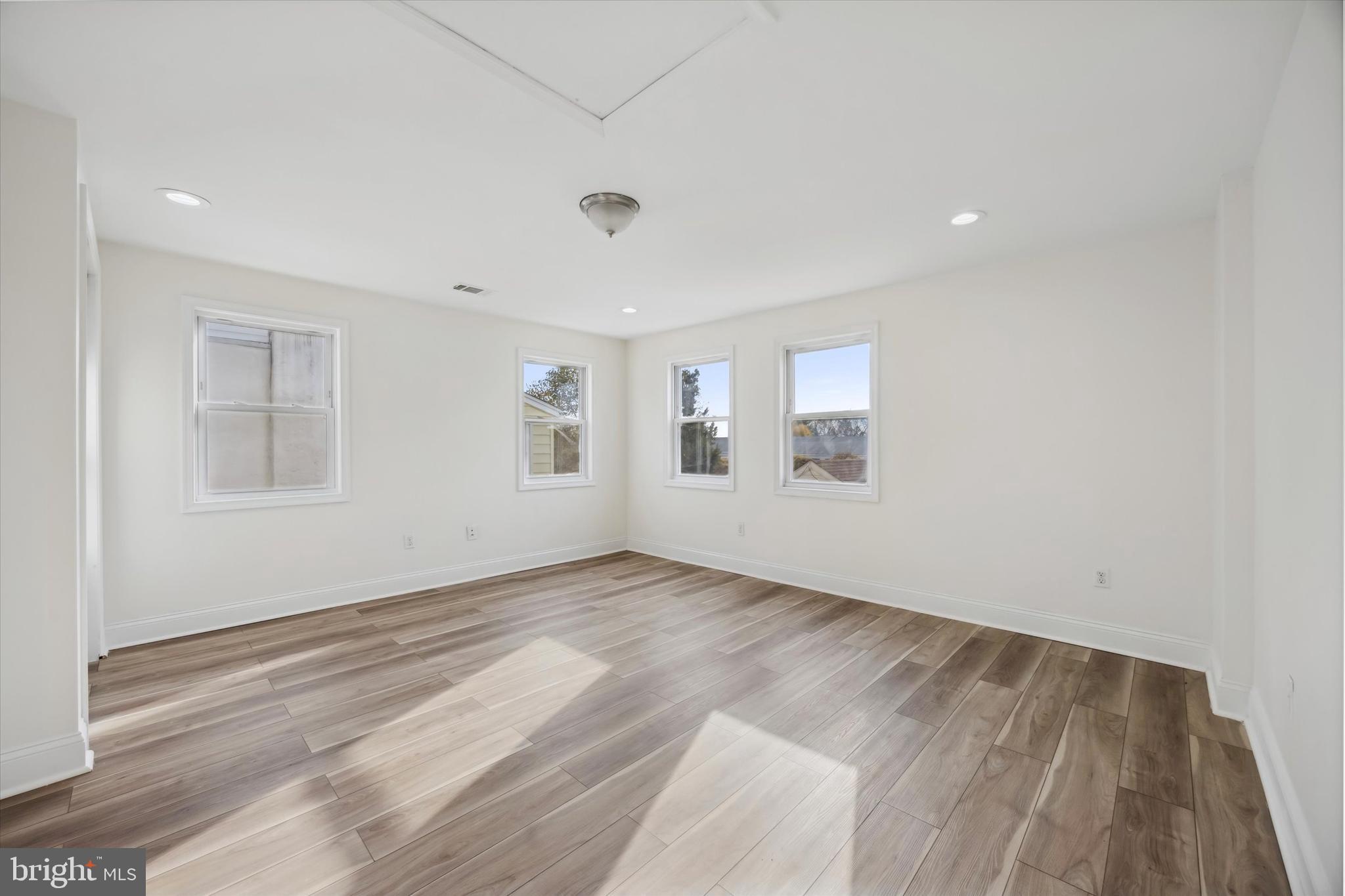 CLIFTON HEIGHTS - Residential