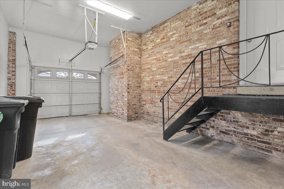 CRESTVIEW MANOR - Residential