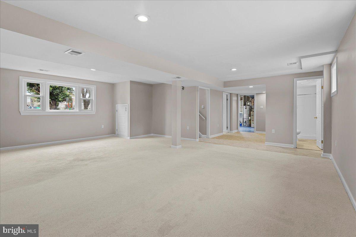 CRESTVIEW MANOR - Residential