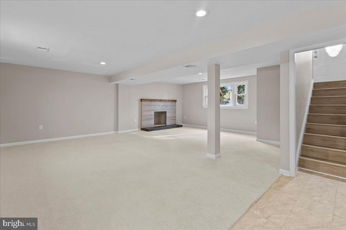 CRESTVIEW MANOR - Residential