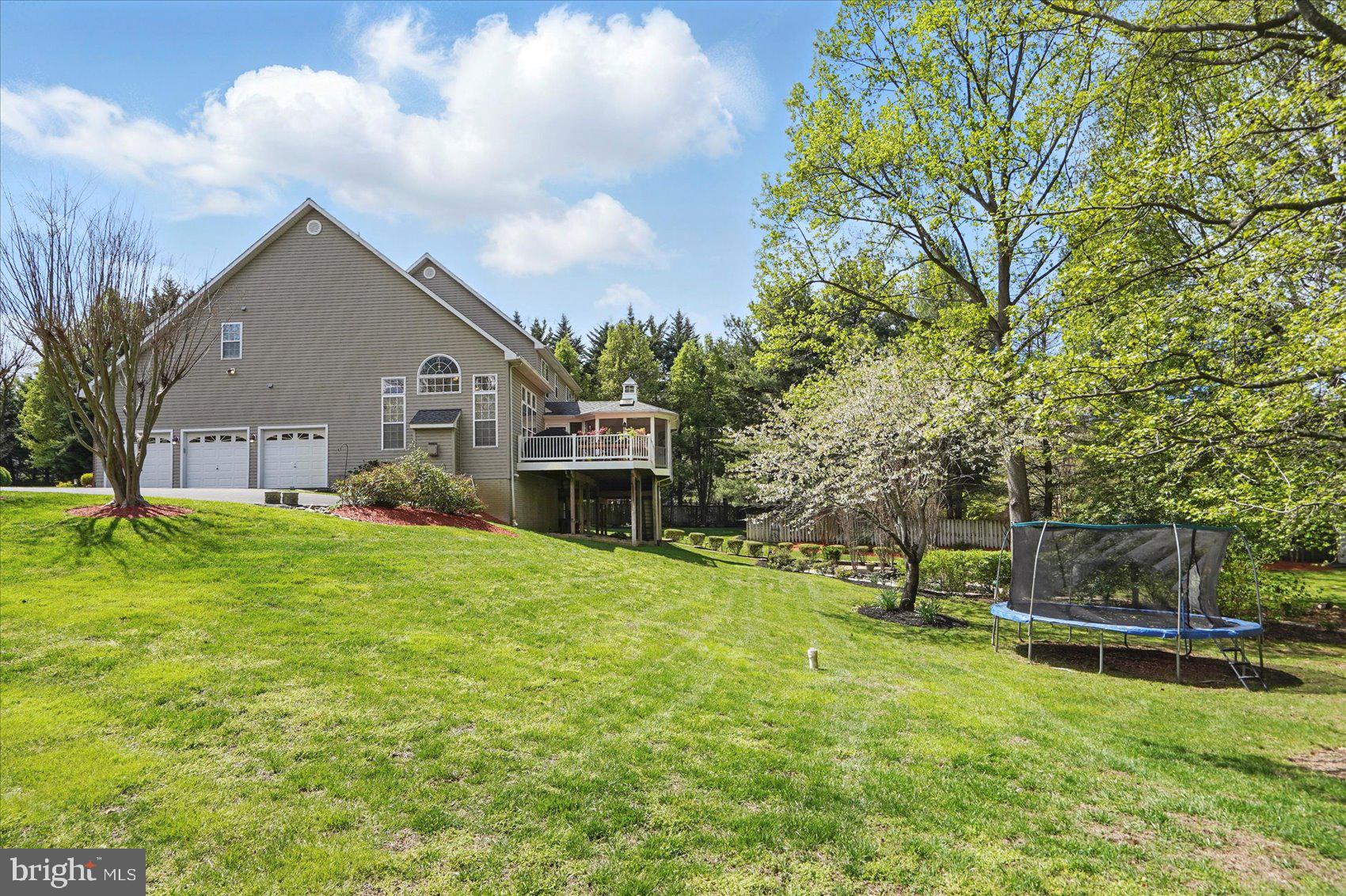 LOCH HAVEN MANOR - Residential