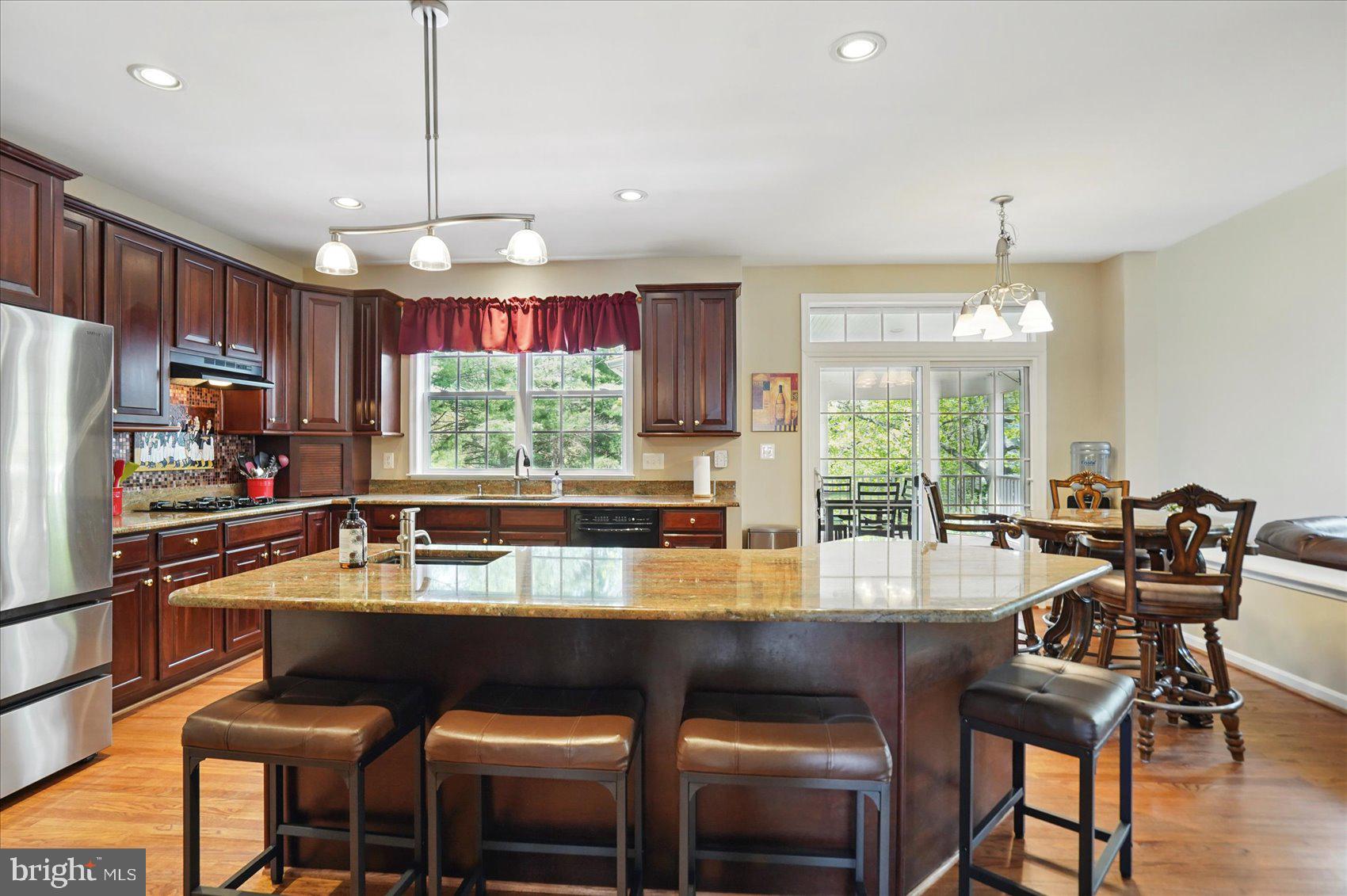 LOCH HAVEN MANOR - Residential