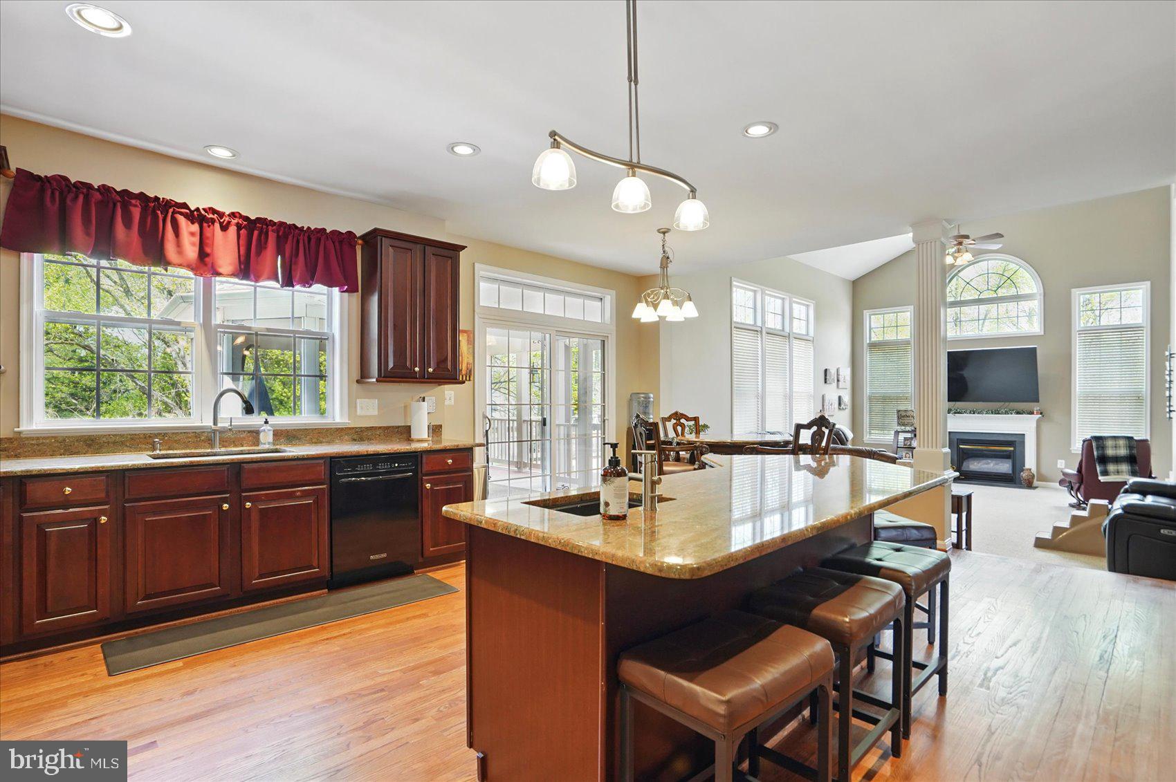 LOCH HAVEN MANOR - Residential