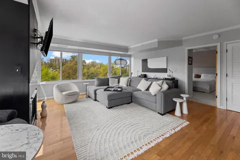 3101 N Hampton Drive Unit 504, Alexandria, VA MLS: VAAX2044082