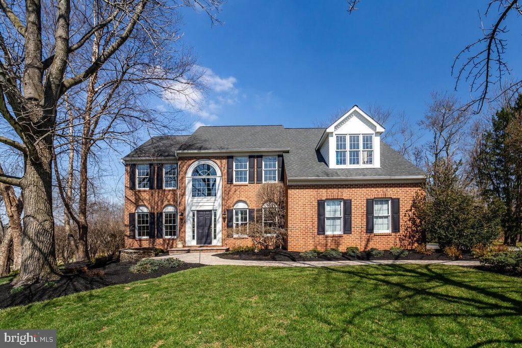 Photo of 12839 Forest Creek Court, SYKESVILLE, MD 21784 (MLS # MDHW2066148)