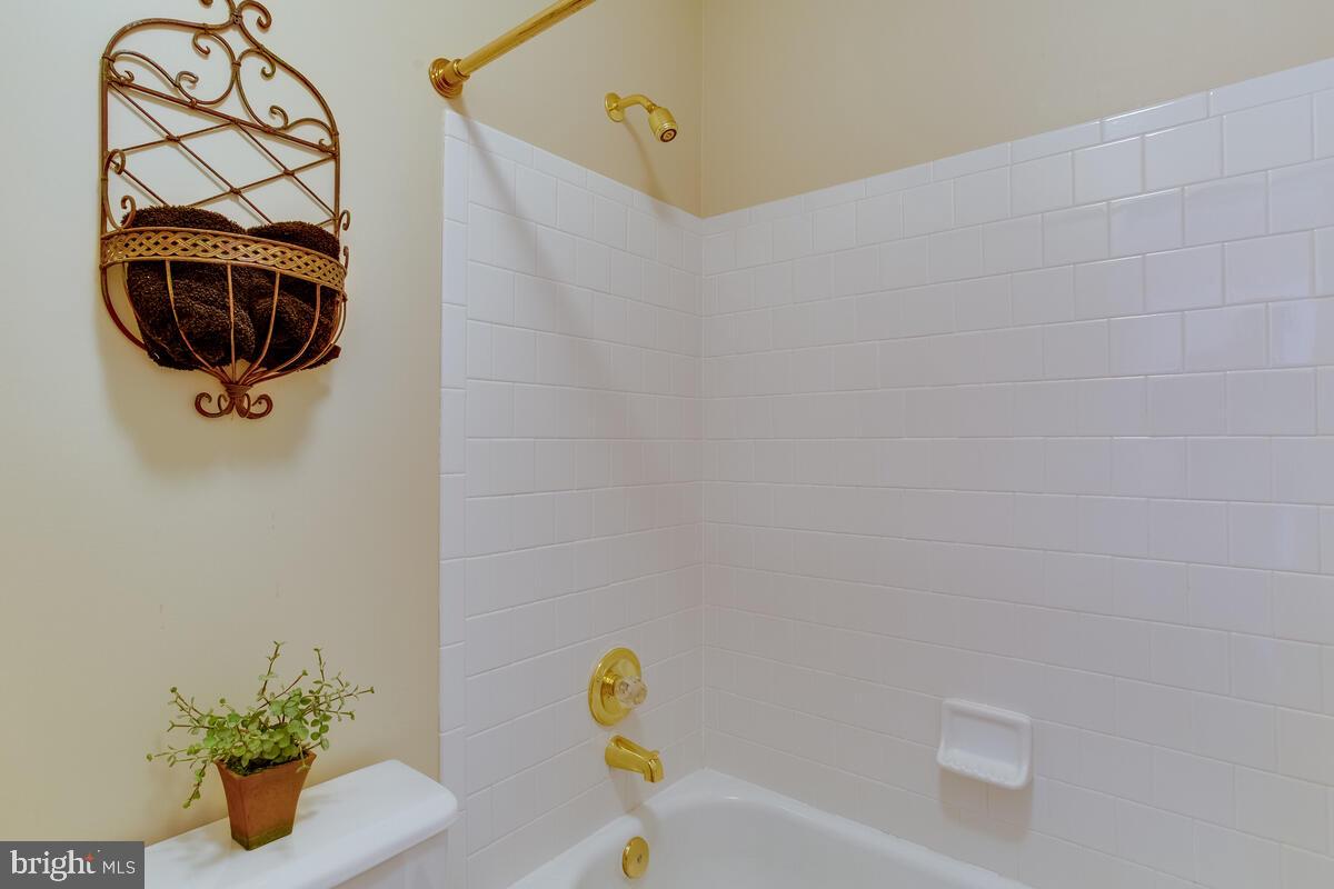 AMBER MEADOWS - Residential