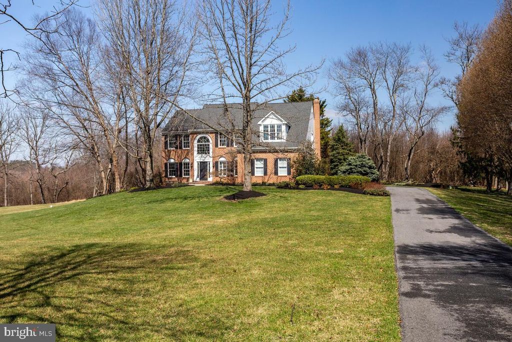 Photo of 12839 Forest Creek Court, SYKESVILLE, MD 21784 (MLS # MDHW2066148)