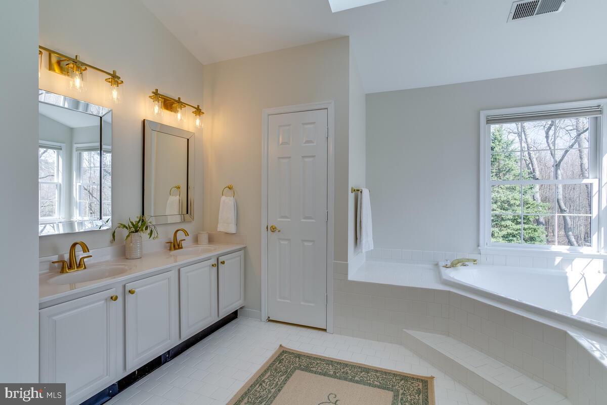 AMBER MEADOWS - Residential