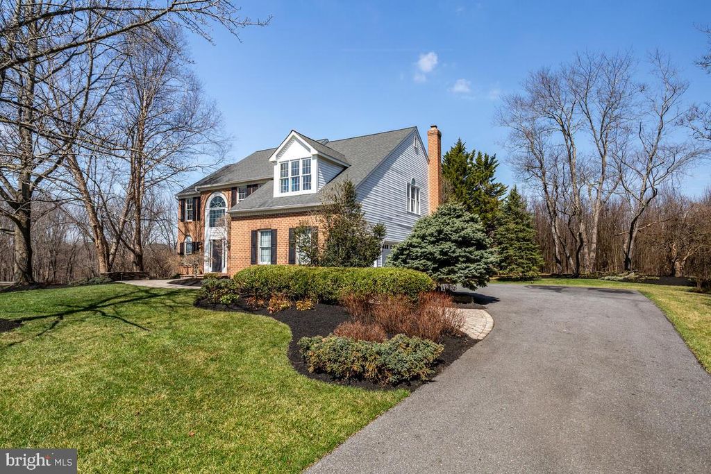 Photo of 12839 Forest Creek Court, SYKESVILLE, MD 21784 (MLS # MDHW2066148)