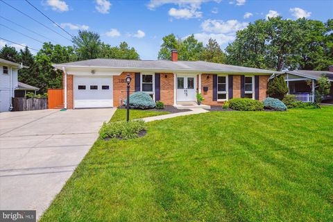 Photo of 11837 Enid Drive, POTOMAC, MD 20854 (MLS # MDMC2182624)