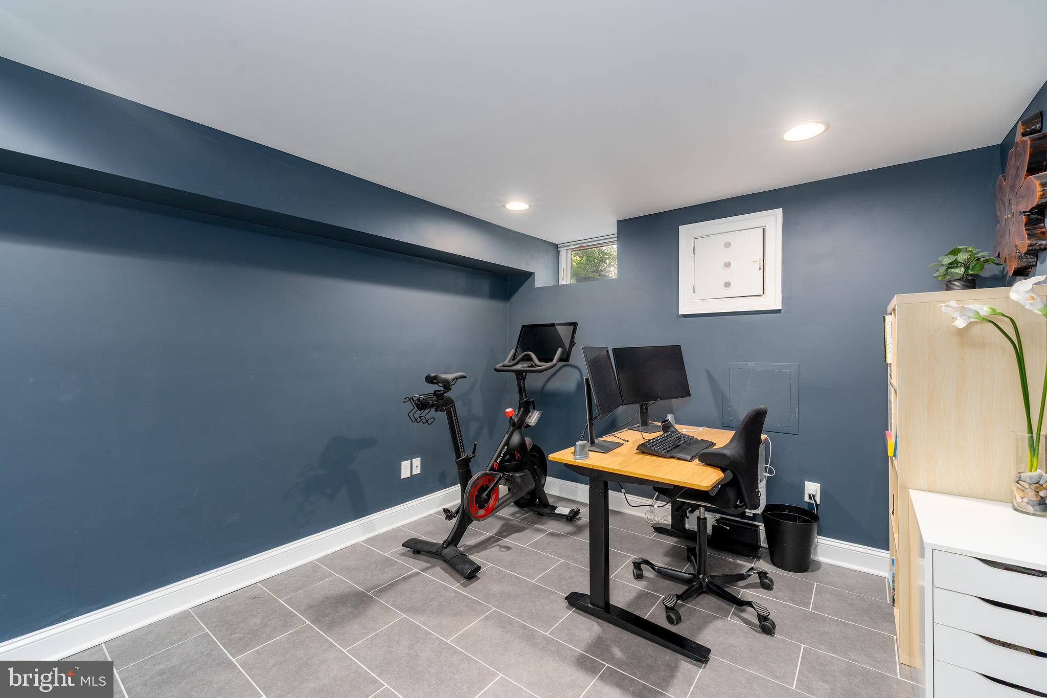 LOCUST POINT - Residential