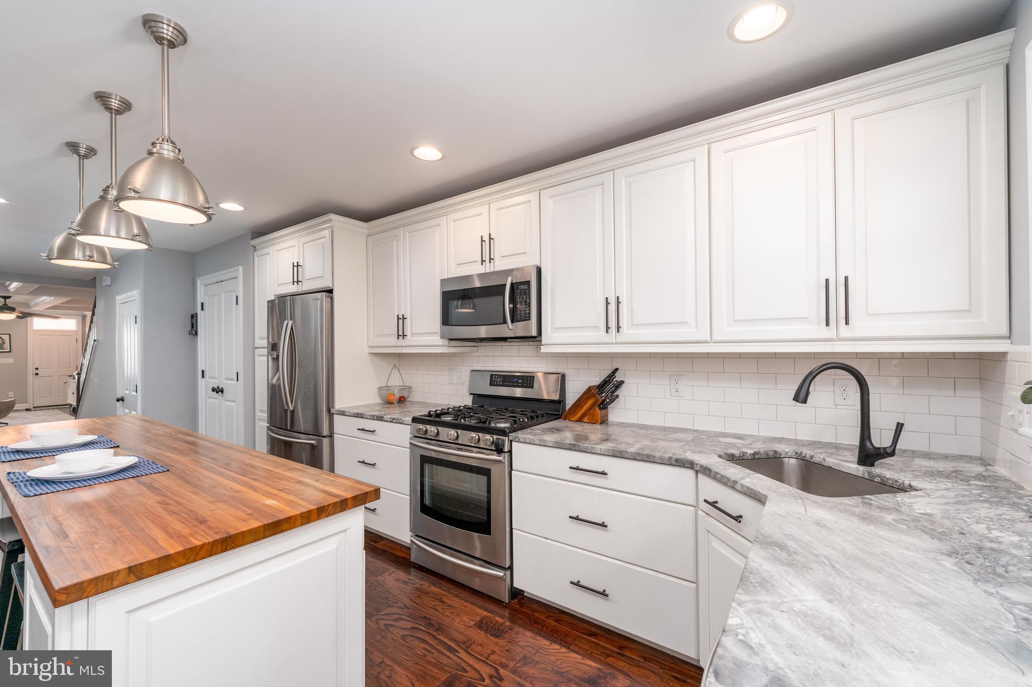 LOCUST POINT - Residential