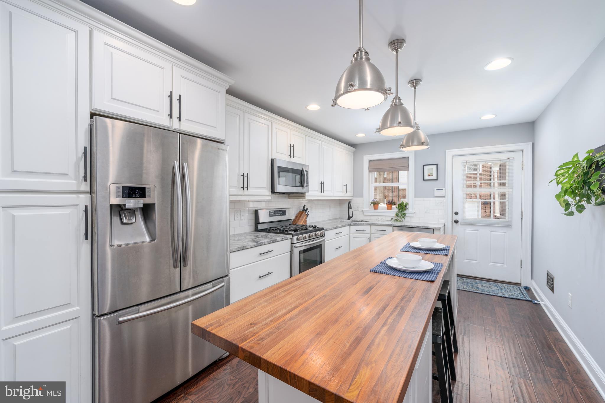 LOCUST POINT - Residential