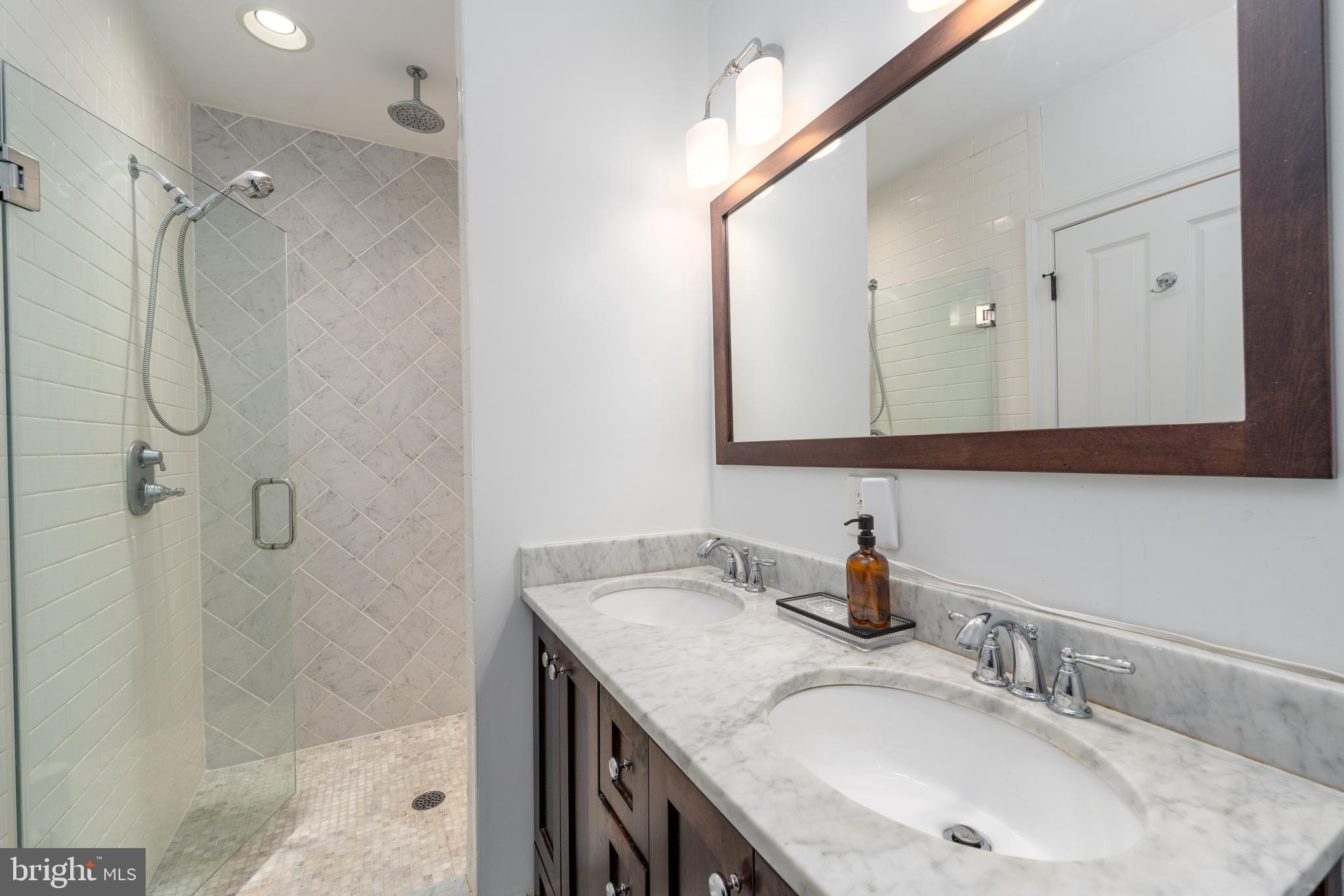 LOCUST POINT - Residential