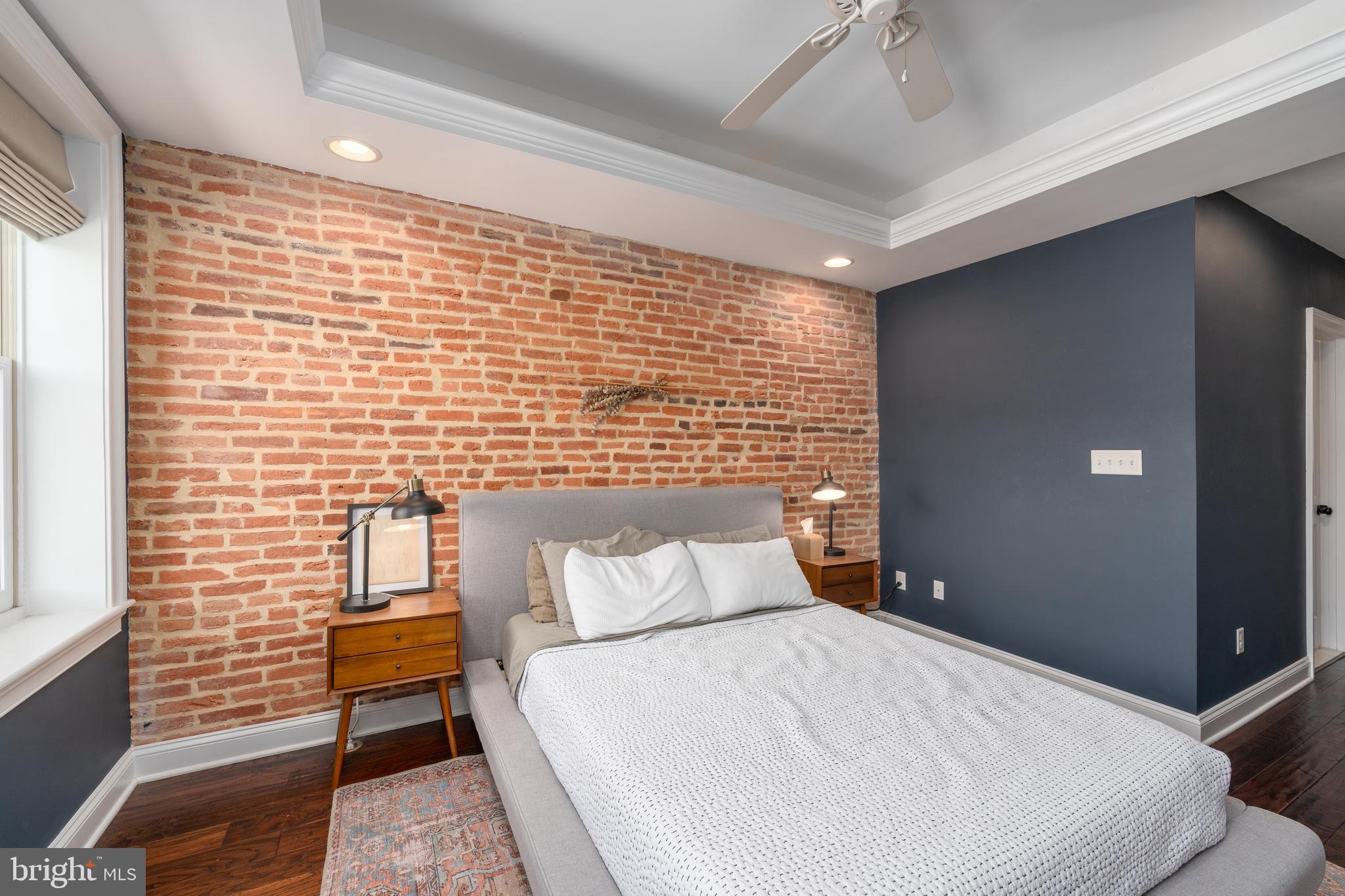 LOCUST POINT - Residential