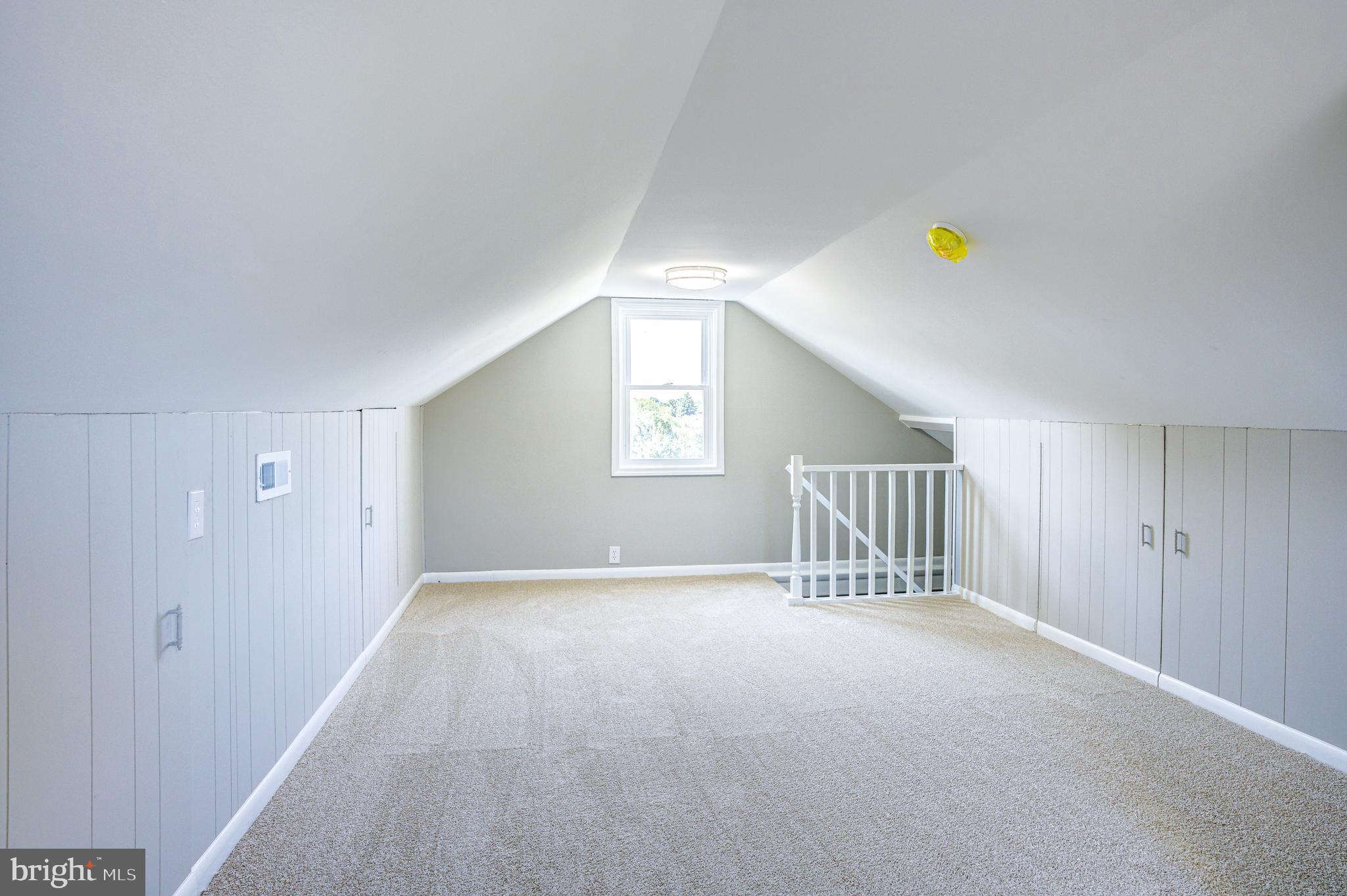 HOMECREST - Residential