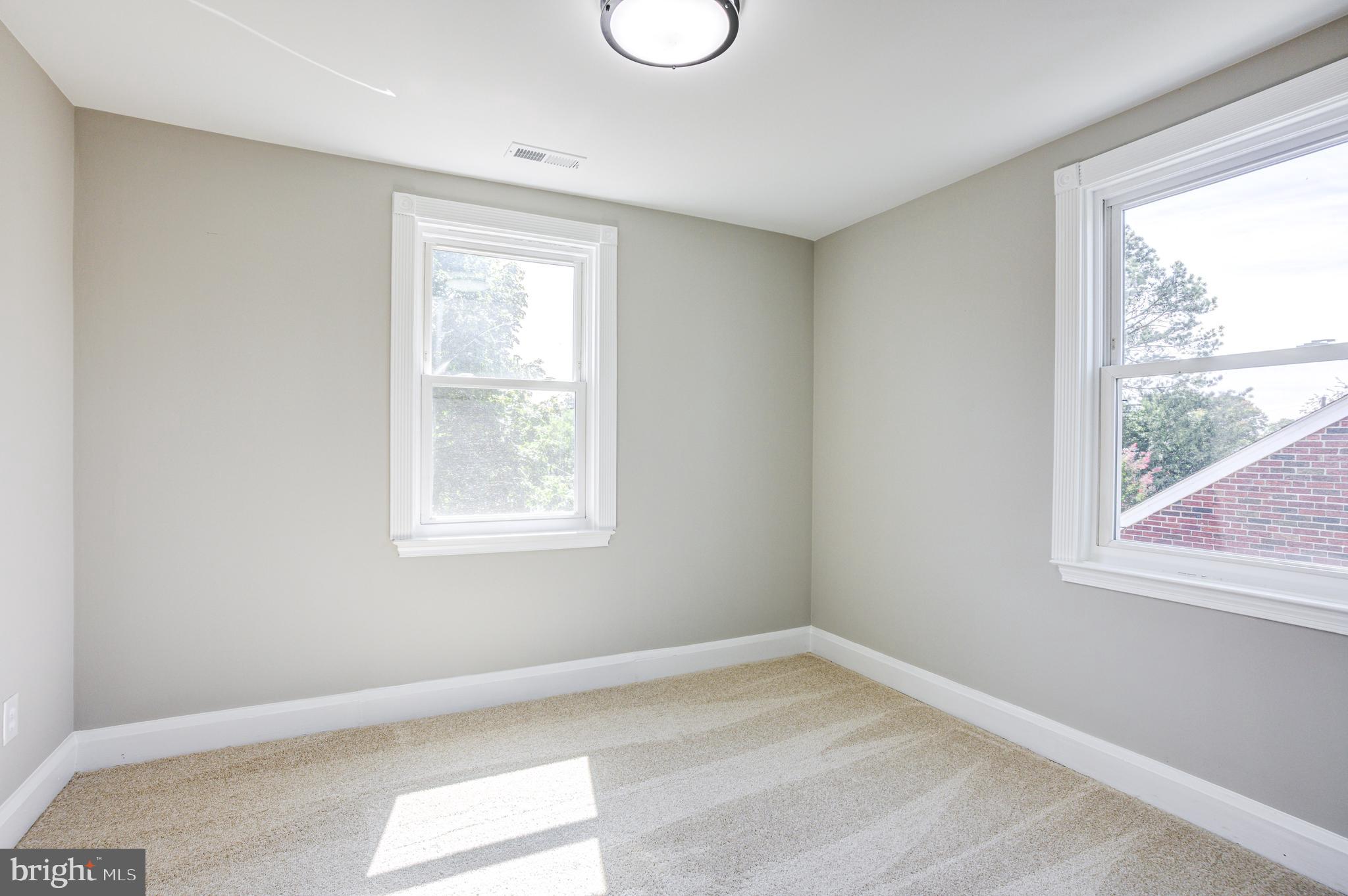 HOMECREST - Residential