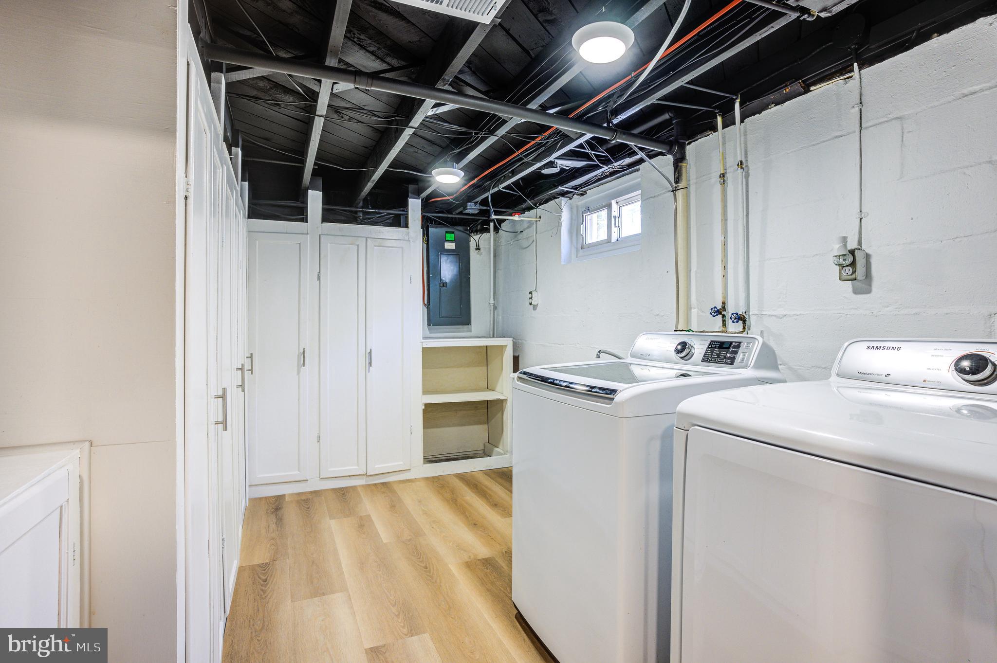 HOMECREST - Residential