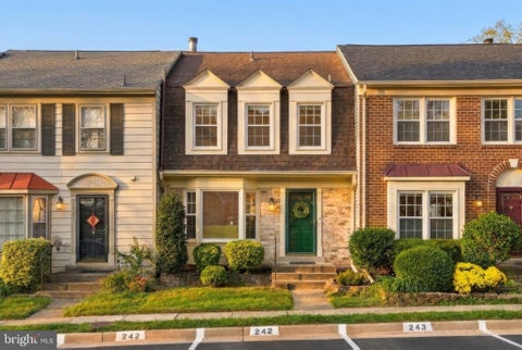 Photo of 5529 Ridgeton Hill Court, FAIRFAX, VA 22032 (MLS # VAFX2343686)