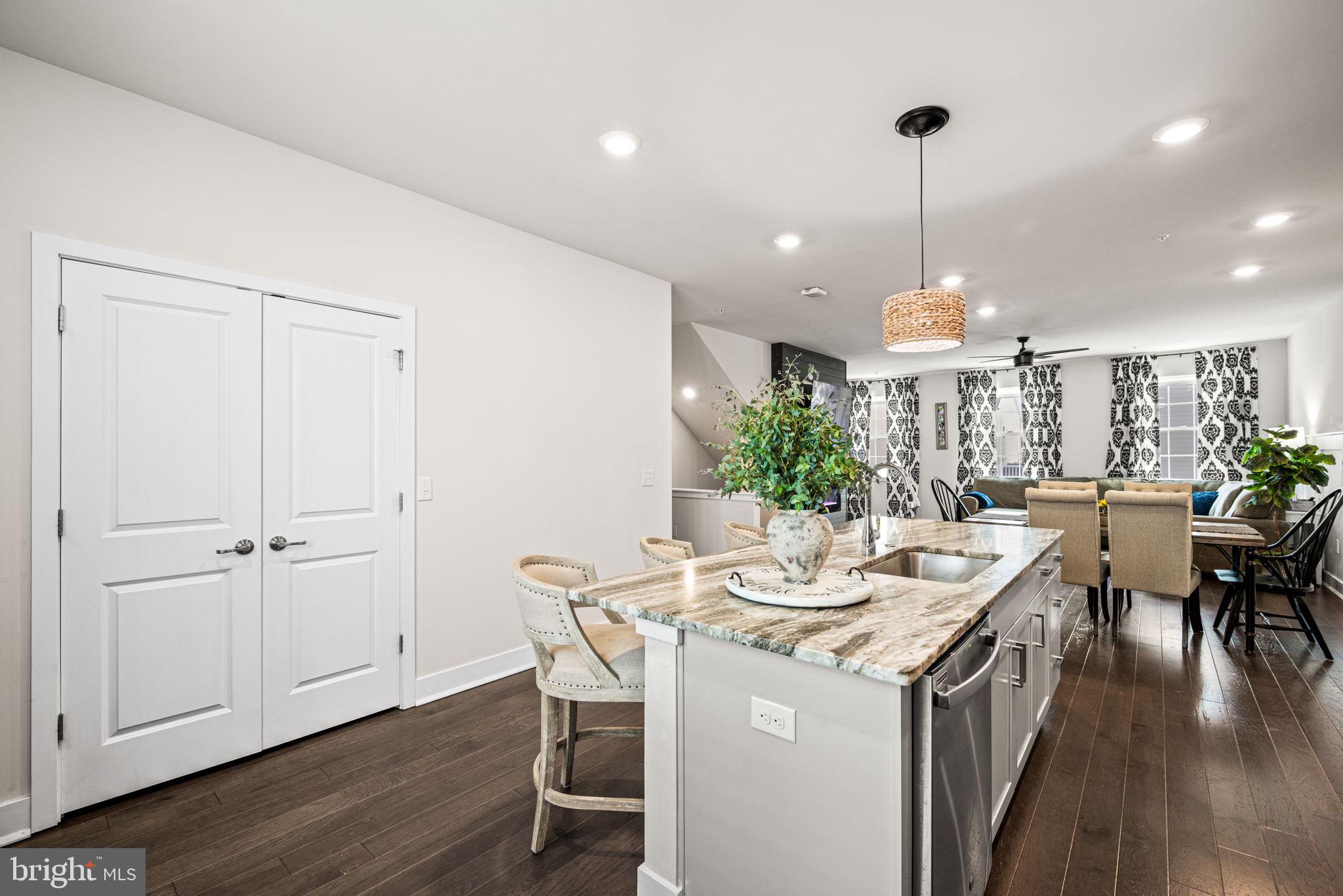 WATERSIDE - Residential