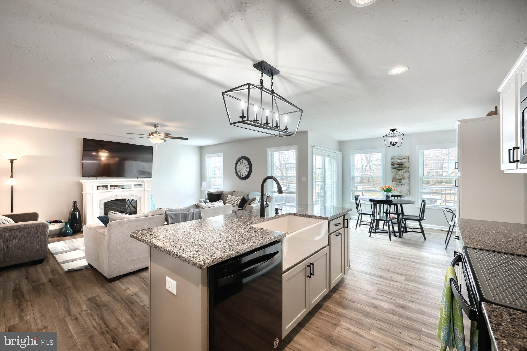 OXFORD POINTE - Residential