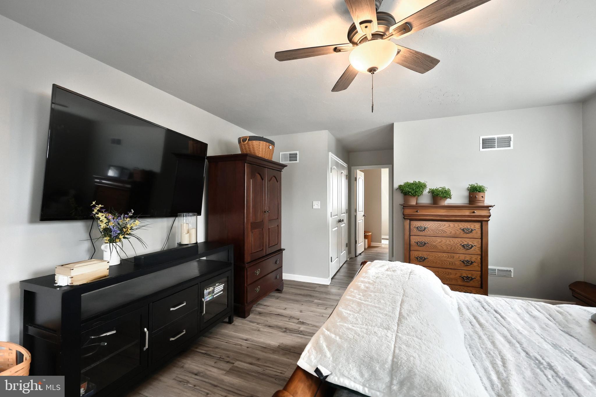 OXFORD POINTE - Residential